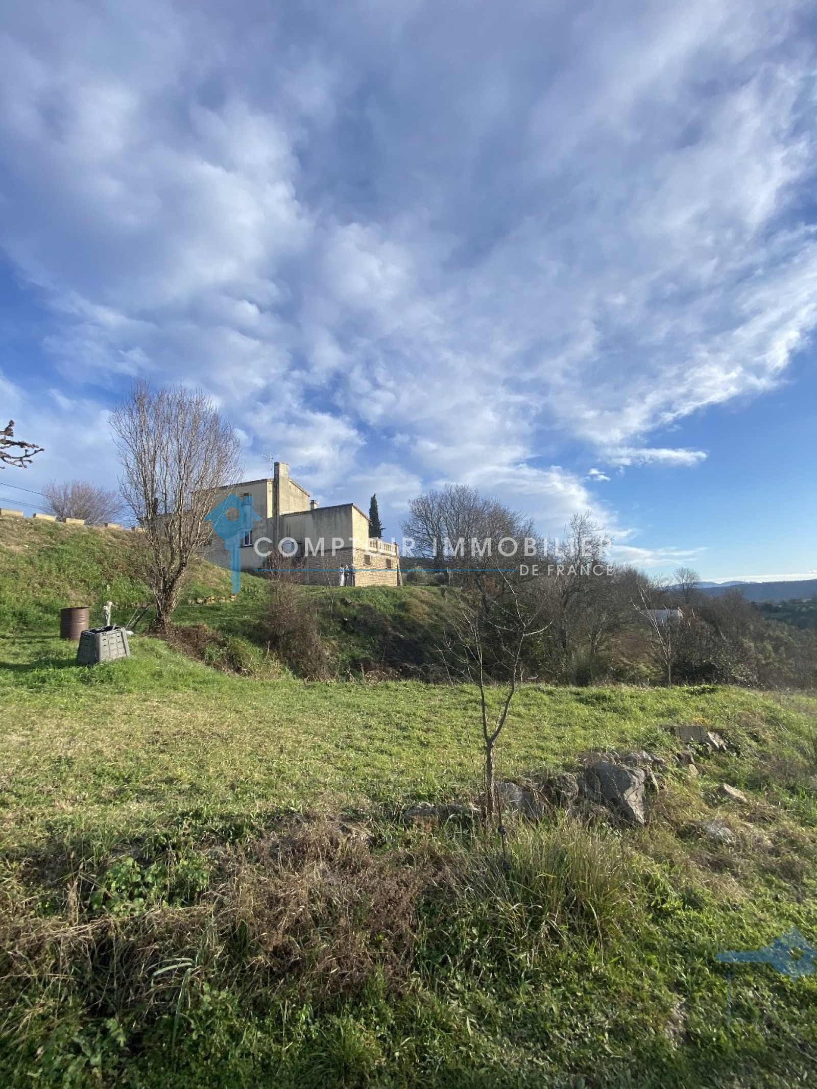 Vente DEPT ARDECHE (07) A VENDRE UZER maison 140 m² env. sur 1 hect