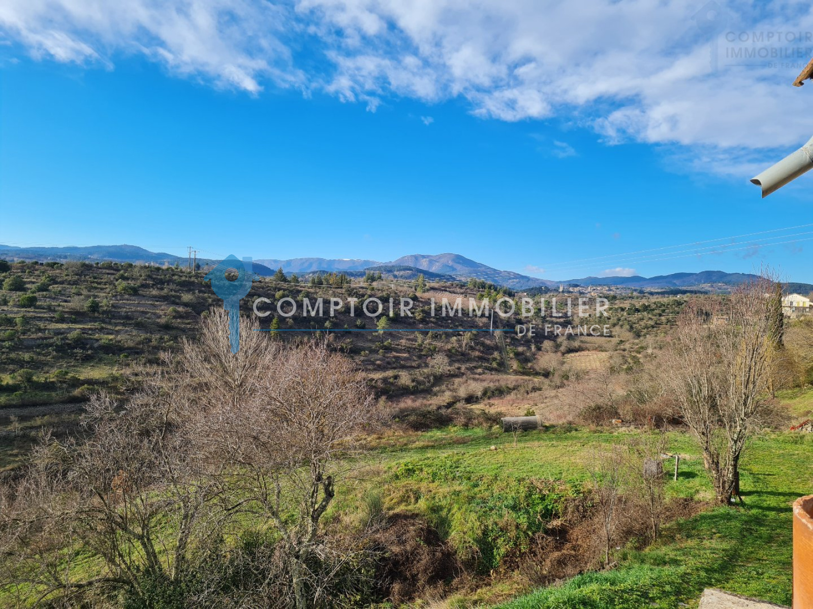 Vente DEPT ARDECHE (07) A VENDRE UZER maison 140 m² env. sur 1 hect